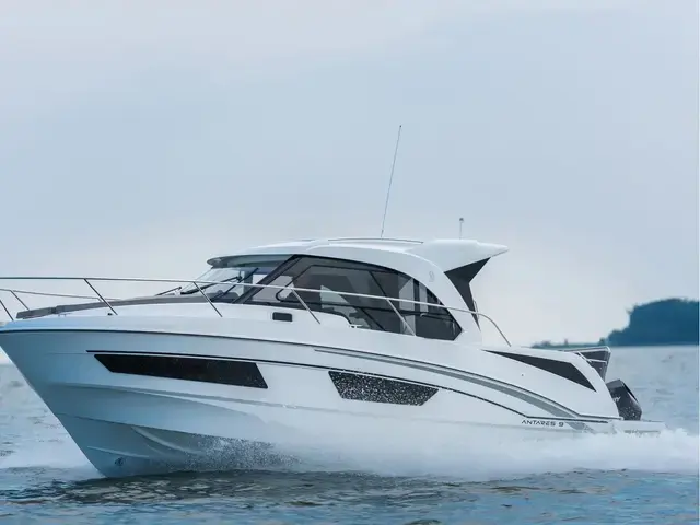 Beneteau Antares 9