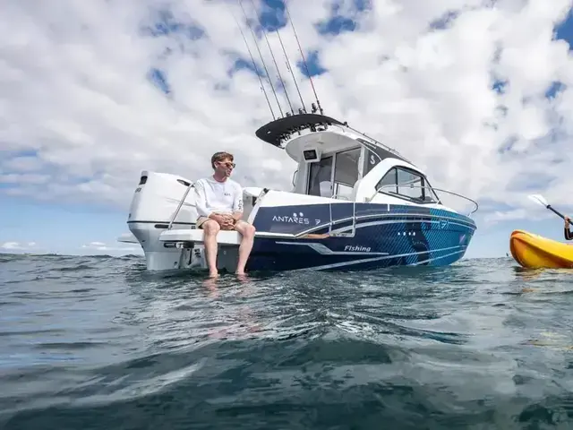 Beneteau Antares 7 Fishing