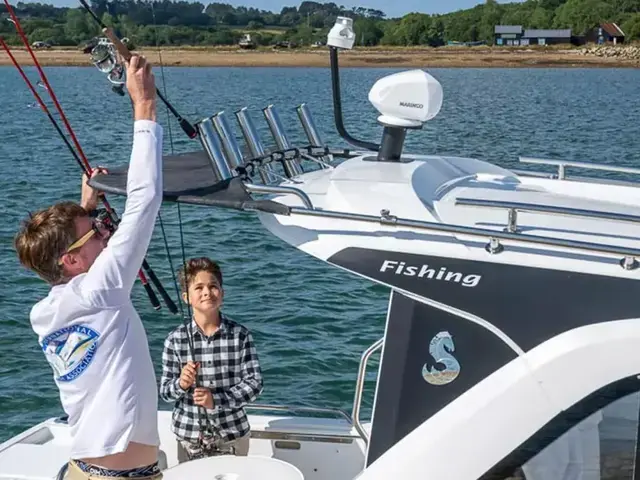 Beneteau Antares 7 Fishing