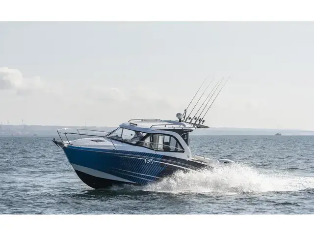 Beneteau Antares 7 Fishing