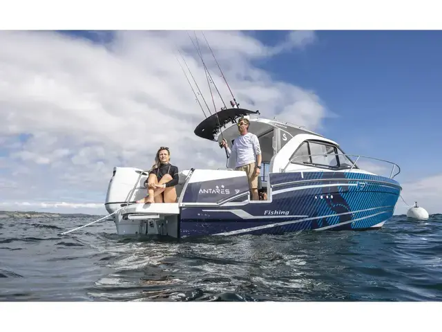 Beneteau Antares 7 Fishing