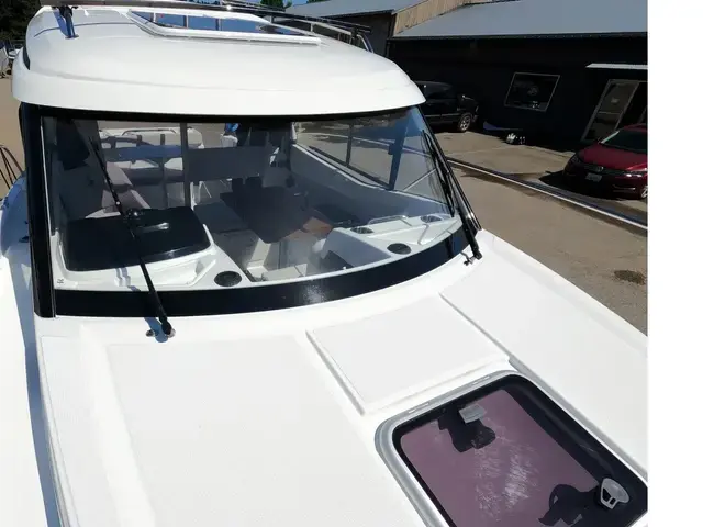 Beneteau Antares 7 Fishing