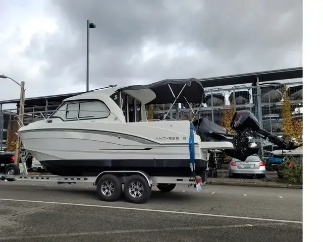 Beneteau Antares 8