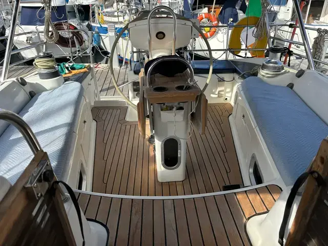 Jeanneau Sun Odyssey 43 Deck Saloon