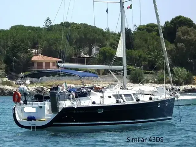 Jeanneau Sun Odyssey 43 Deck Saloon