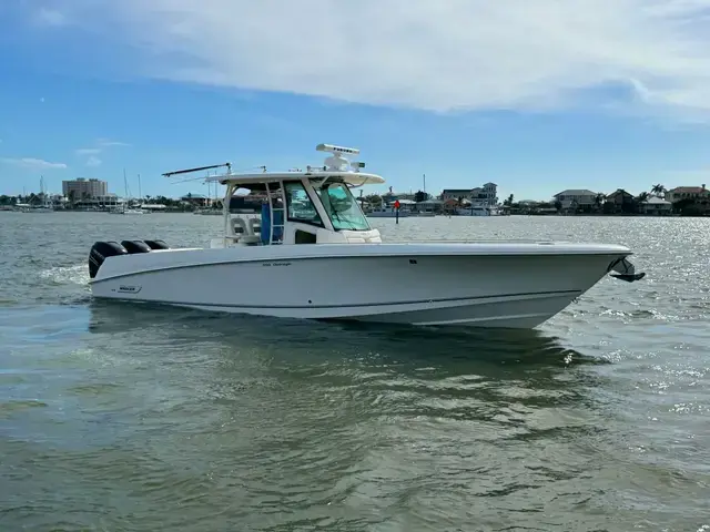 Boston Whaler 350 Outrage