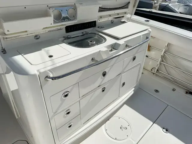 Boston Whaler 350 Outrage