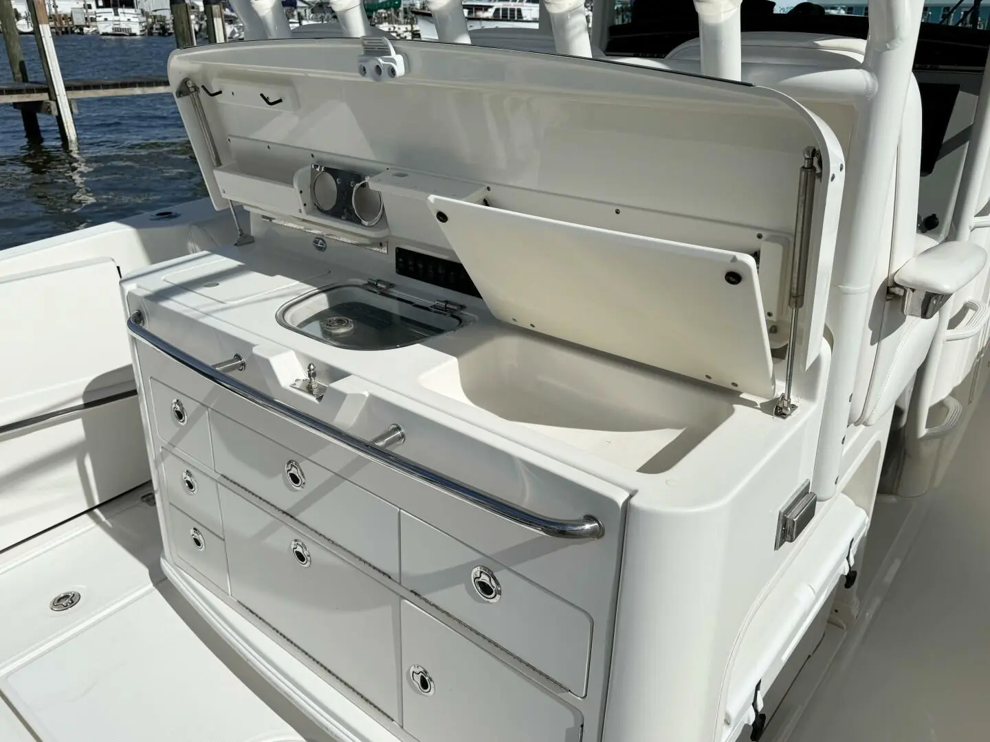 2015 Boston Whaler 350 outrage