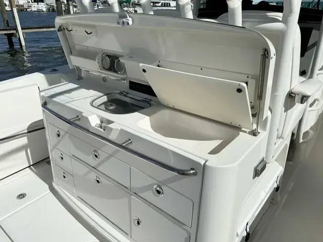 Boston Whaler 350 Outrage