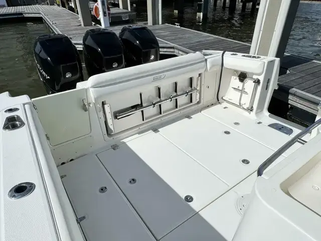 Boston Whaler 350 Outrage