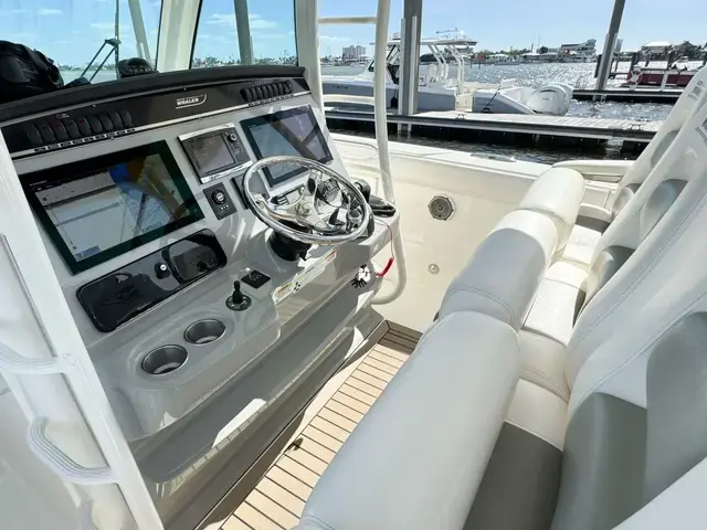 Boston Whaler 350 Outrage