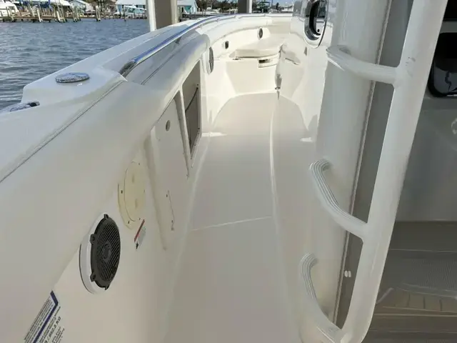 Boston Whaler 350 Outrage