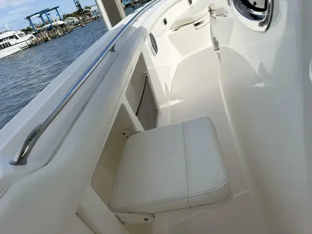 Boston Whaler 350 Outrage