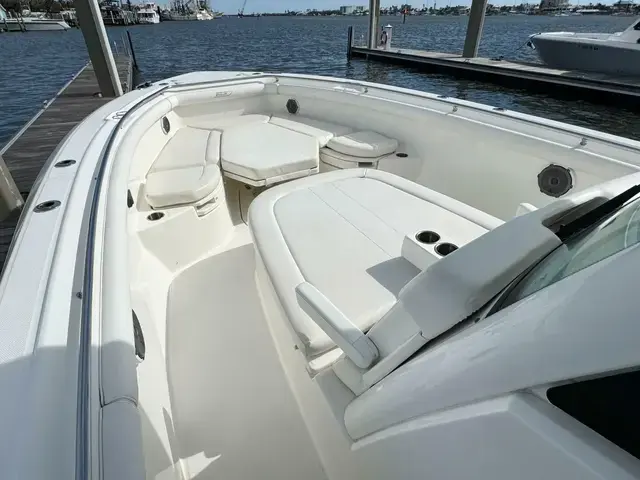 Boston Whaler 350 Outrage