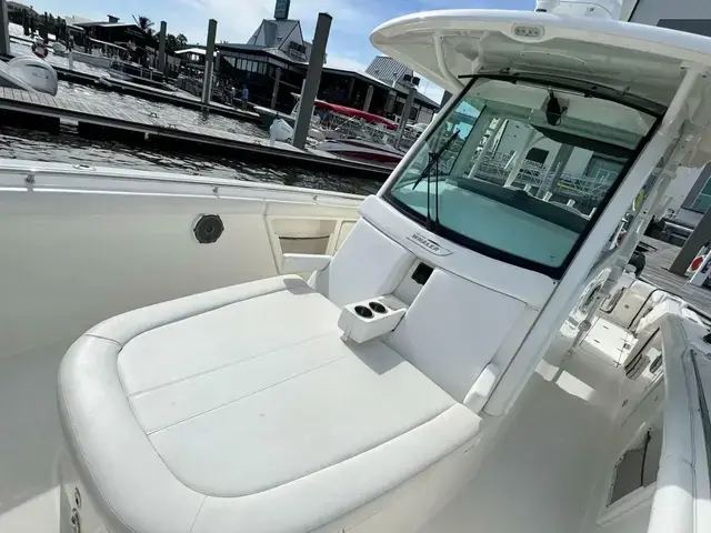 Boston Whaler 350 Outrage