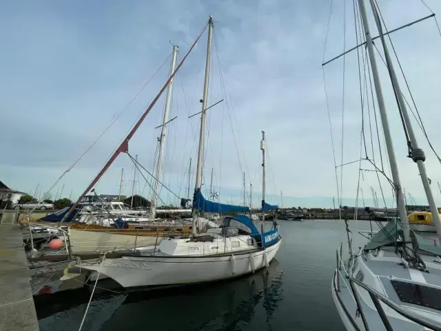 Offshore Yachts Nantucket Clipper 31