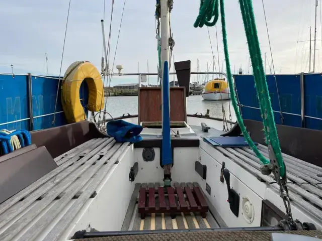 Offshore Yachts Nantucket Clipper 31