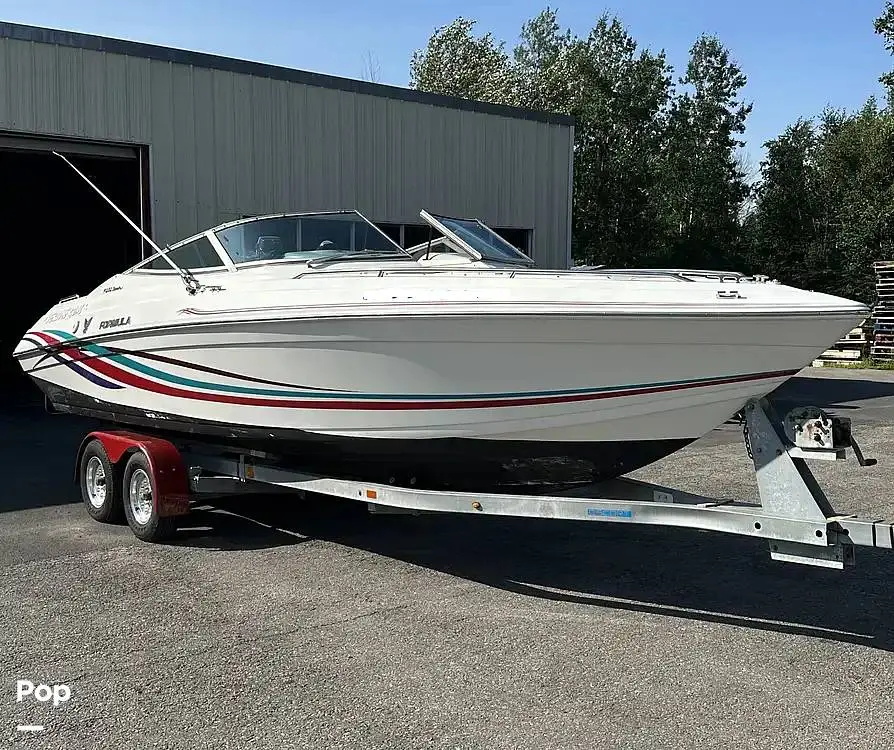 1997 Formula 252 bowrider