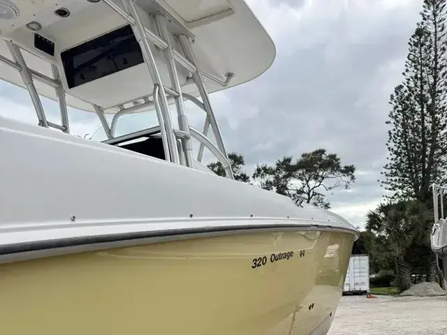 Boston Whaler 320 Outrage