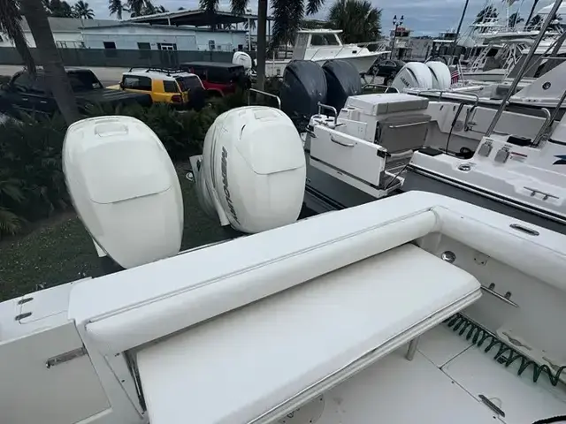 Boston Whaler 320 Outrage