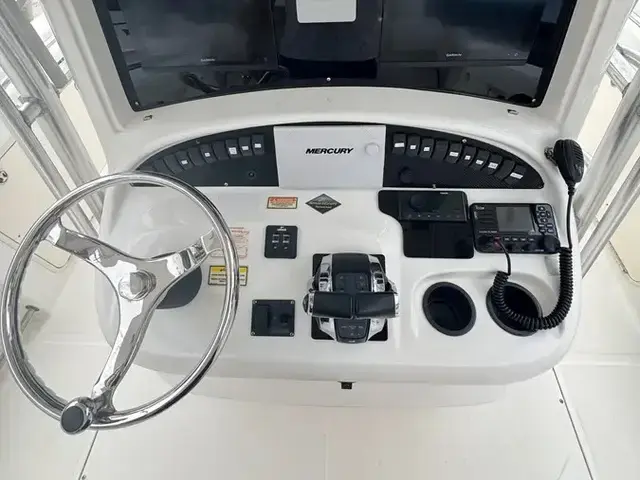 Boston Whaler 320 Outrage