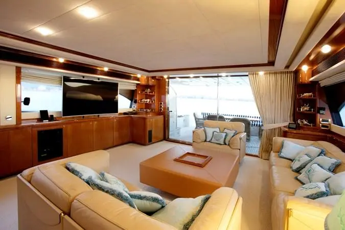 2005 Ferretti lady victoria