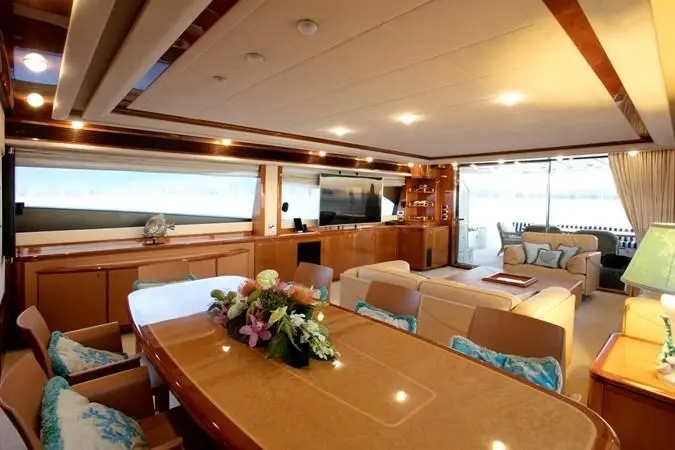 2005 Ferretti lady victoria