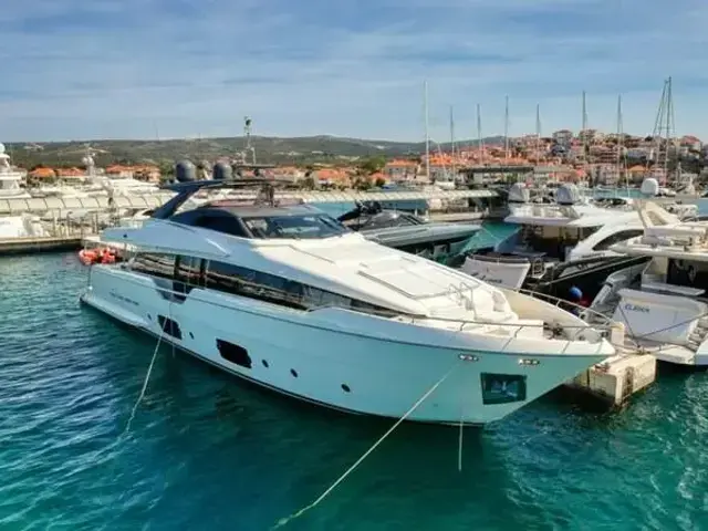 Ferretti Yachts 960