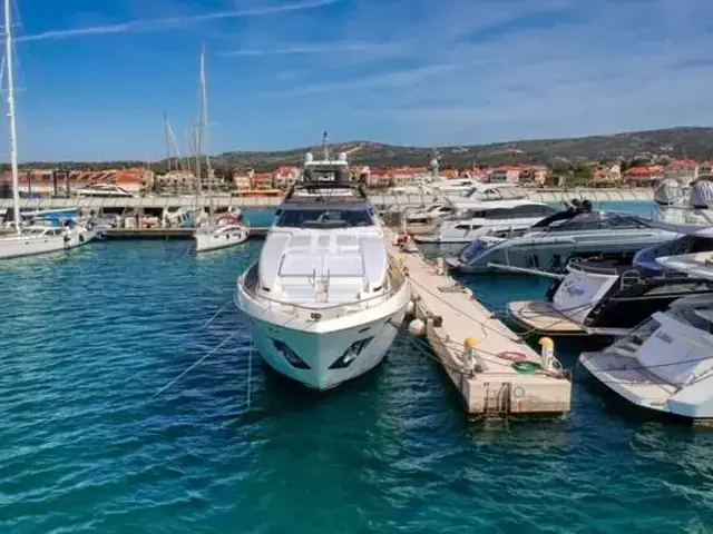 Ferretti Yachts 960