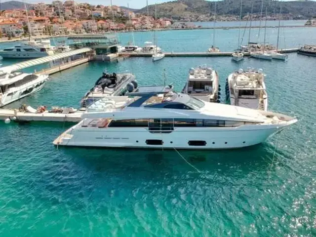 Ferretti Yachts 960