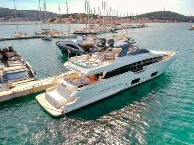 Ferretti Yachts 960