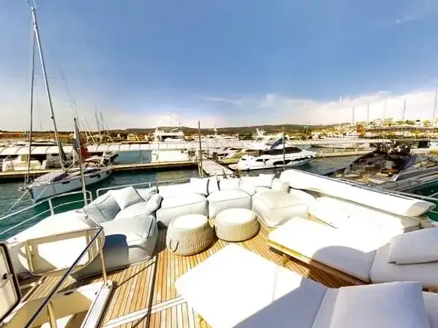 Ferretti Yachts 960