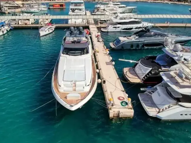 Ferretti Yachts 960