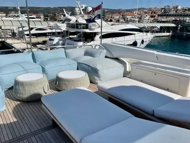 Ferretti Yachts 960