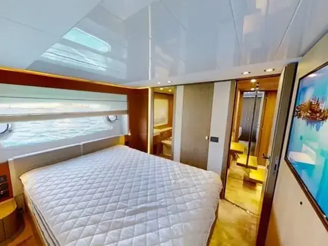 Ferretti Yachts 960