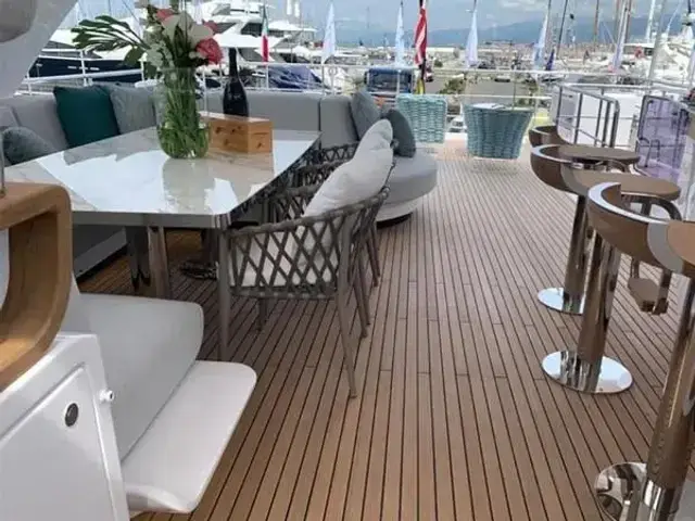 Azimut Queen Ana