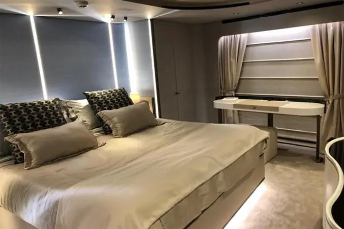 2019 Azimut queen ana