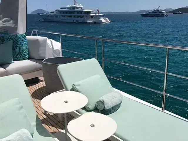 Azimut Queen Ana