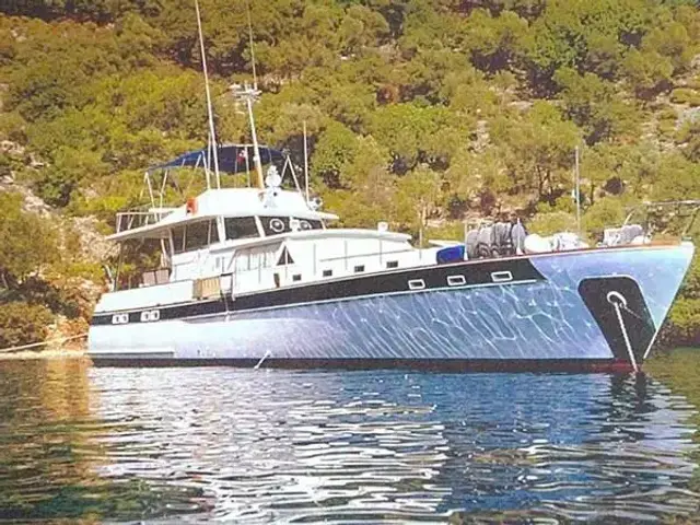 Chantier de L'Esterel LA BOUFFONNE