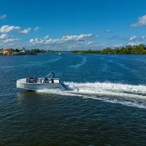 2024 Maxima Boats 740 Tender met Honda 150 pk in het lichtgrijs!