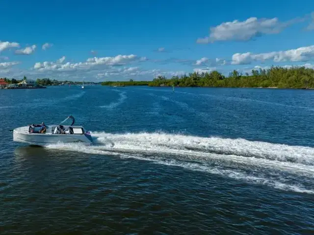 Maxima Boats 740 Tender met Honda 150 pk in het lichtgrijs!