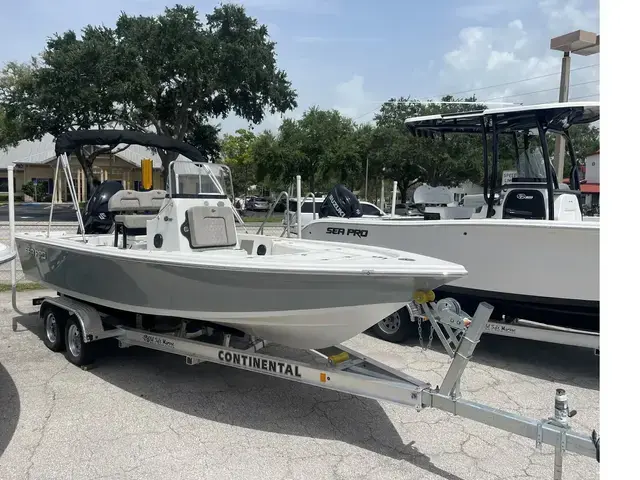 Sea Pro 210 DLX BAY