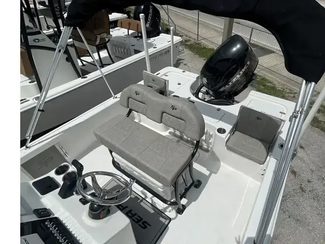 Sea Pro 210 DLX BAY