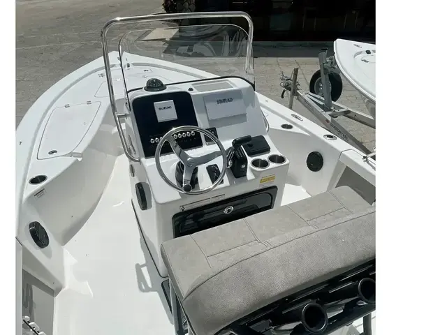 Sea Pro 210 DLX BAY