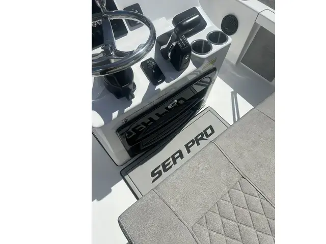 Sea Pro 210 DLX BAY