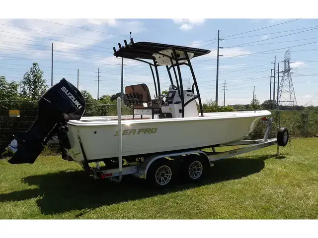 Sea Pro 230 DLX BAY