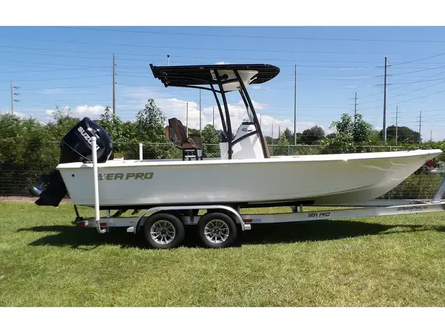 Sea Pro 230 DLX BAY