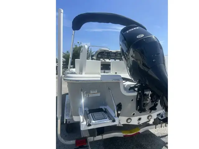 Sea Pro 210 DLX BAY