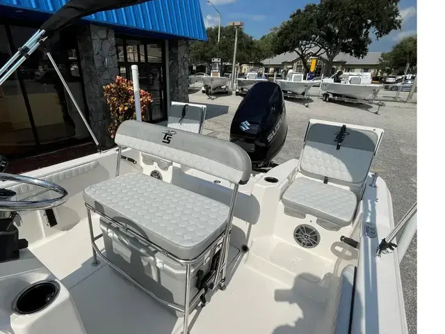 Carolina Skiff 17ls