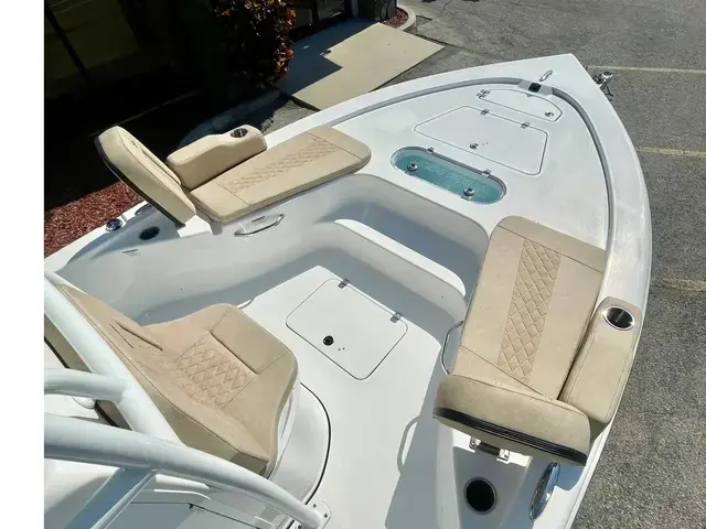 Sea Pro 250 DLX BAY